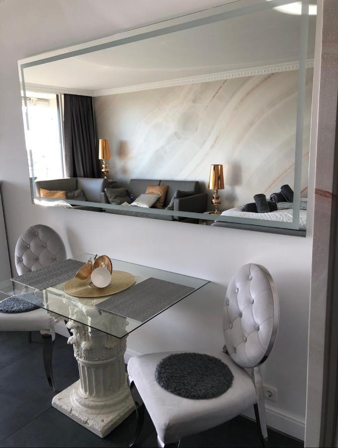 Tiffanys Ferienapartments In Der Privatresidenz Des Plaza Premium Hotel Timmendorfer Strand Exteriör bild